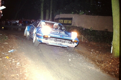 Francis Vincent - Willy Huret
19º Ypres 24 Horas Rally 1983. Ferrari 308 GTB (8803 KL 92). Clasificado 3º.
Ferrari France - Pozzi

Del 24 al 26 de Junio, Ypres, Bélgica.
Superficie: asfalto.

El Rally tenía 512.00 km cronometrados divididos en dos etapas y 53 tramos especiales.

Tomaron la salida 176 equipos, finalizaron 77.

© Walter Toorre
@
Palabras clave: Ferrari;GTB;Ypres;Grupo_B;1983