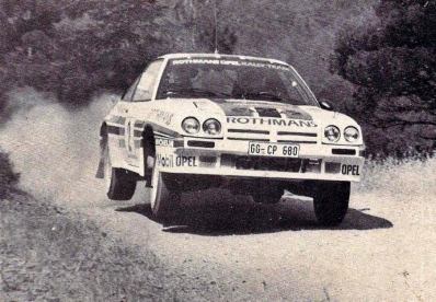 Ari Vatanen - Terry Harryman
30º Rothmans Acropolis Rally 1983. Opel Manta 400 (GG-CP 680). Clasificado 4º.
Rothmans Opel Rally Team

Del 30 de Mayo al 2 de Junio, Atenas, Grecia.
Superficie: tierra.

El Rally tenia un total de 2264 km de los que 843.30 km divididos en 45 tramos eran especiales, (uno de ellos fue cancelado SS22 Tsouka de 6.57 km).

Tomaron la salida 120 equipos, finalizaron 36.@
Palabras clave: Opel;Manta;Grecia;Grupo_B;1983;Acropolis