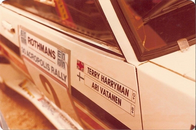 Ari Vatanen - Terry Harryman
30º Rothmans Acropolis Rally 1983. Opel Manta 400 (GG-CP 680). Clasificado 4º.
Rothmans Opel Rally Team

Del 30 de Mayo al 2 de Junio, Atenas, Grecia.
Superficie: tierra.

El Rally tenia un total de 2264 km de los que 843.30 km divididos en 45 tramos eran especiales, (uno de ellos fue cancelado SS22 Tsouka de 6.57 km).

Tomaron la salida 120 equipos, finalizaron 36.@
Palabras clave: Opel;Manta;Grecia;Grupo_B;1983;Acropolis