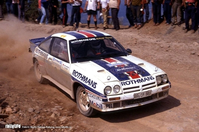 Ari Vatanen - Terry Harryman
30º Rothmans Acropolis Rally 1983. Opel Manta 400 (GG-CP 680). Clasificado 4º.
Rothmans Opel Rally Team

Del 30 de Mayo al 2 de Junio, Atenas, Grecia.
Superficie: tierra.

El Rally tenia un total de 2264 km de los que 843.30 km divididos en 45 tramos eran especiales, (uno de ellos fue cancelado SS22 Tsouka de 6.57 km).

Tomaron la salida 120 equipos, finalizaron 36.@
Palabras clave: Opel;Manta;Grecia;Grupo_B;1983;Acropolis
