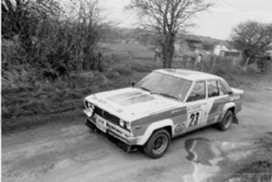 Ernest Kidney - Peter Scott
44º Rothmans Circuit of Ireland Rally 1983. Datsun Violet 160J (ANK 507X). Clasificado 4º.

Del 1 al 5 de Abril, Belfast, Irlanda del Norte.

El Rally tenia un total de 864.82 Km cronometrados divididos en 5 etapas y 54 tramos eran especiales (2 de ellos fueron cancelados SS34 Glen Ellen de 13.26 km y SS41 Ballybuck de 17.28km).

Tomaron la salida 105 equipos, finalizaron 34.@
Palabras clave: Datsun;Violet;Circuit_Ireland;Irlanda;1983