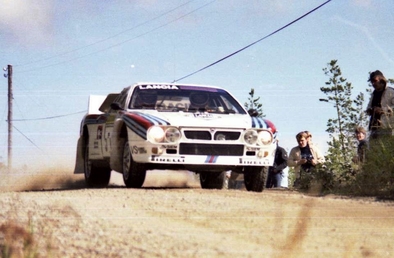 Pentti Airikkala - Juha Piironen
33º 1000 Lakes Rally 1983. Lancia Rally 037 (TO-Y88743). Clasificado 5º.

Del 26 al 28 de Agosto, Jyväskylä, Finlandia.
Superficie: tierra.

El Rally tenia un total de 1461.00 km de los que 472.63 km divididos en 50 tramos, eran especiales.

Se inscribieron 180 equipos, tomaron la salida 174, finalizaron 71.@
Palabras clave: ;Rally;Lancia;Finlandia;1983;Grupo_B