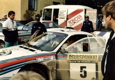 Pentti Airikkala - Juha Piironen
33º 1000 Lakes Rally 1983. Lancia Rally 037 (TO-Y88743). Clasificado 5º.

Del 26 al 28 de Agosto, Jyväskylä, Finlandia.
Superficie: tierra.

El Rally tenia un total de 1461.00 km de los que 472.63 km divididos en 50 tramos, eran especiales.

Se inscribieron 180 equipos, tomaron la salida 174, finalizaron 71.@
Palabras clave: ;Rally;Lancia;Finlandia;1983;Grupo_B