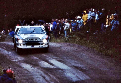 Pentti Airikkala - Juha Piironen
33º 1000 Lakes Rally 1983. Lancia Rally 037 (TO-Y88743). Clasificado 5º.

Del 26 al 28 de Agosto, Jyväskylä, Finlandia.
Superficie: tierra.

El Rally tenia un total de 1461.00 km de los que 472.63 km divididos en 50 tramos, eran especiales.

Se inscribieron 180 equipos, tomaron la salida 174, finalizaron 71.@
Palabras clave: ;Rally;Lancia;Finlandia;1983;Grupo_B