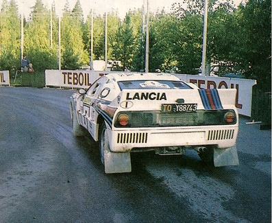 Pentti Airikkala - Juha Piironen
33º 1000 Lakes Rally 1983. Lancia Rally 037 (TO-Y88743). Clasificado 5º.

Del 26 al 28 de Agosto, Jyväskylä, Finlandia.
Superficie: tierra.

El Rally tenia un total de 1461.00 km de los que 472.63 km divididos en 50 tramos, eran especiales.

Se inscribieron 180 equipos, tomaron la salida 174, finalizaron 71.@
Palabras clave: ;Rally;Lancia;Finlandia;1983;Grupo_B