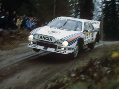 Pentti Airikkala - Juha Piironen
33º 1000 Lakes Rally 1983. Lancia Rally 037 (TO-Y88743). Clasificado 5º.

Del 26 al 28 de Agosto, Jyväskylä, Finlandia.
Superficie: tierra.

El Rally tenia un total de 1461.00 km de los que 472.63 km divididos en 50 tramos, eran especiales.

Se inscribieron 180 equipos, tomaron la salida 174, finalizaron 71.@
Palabras clave: ;Juha_Piironen;Rally;Lancia;Finlandia;1983;Grupo_B;