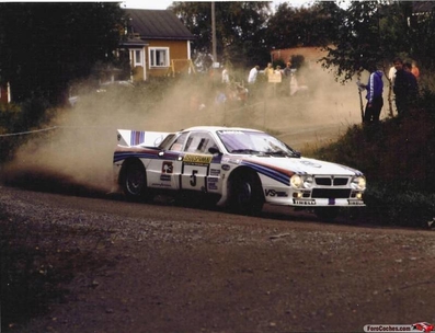 Pentti Airikkala - Juha Piironen
33º 1000 Lakes Rally 1983. Lancia Rally 037 (TO-Y88743). Clasificado 5º.

Del 26 al 28 de Agosto, Jyväskylä, Finlandia.
Superficie: tierra.

El Rally tenia un total de 1461.00 km de los que 472.63 km divididos en 50 tramos, eran especiales.

Se inscribieron 180 equipos, tomaron la salida 174, finalizaron 71.@
Palabras clave: ;Rally;Lancia;Finlandia;1983;Grupo_B