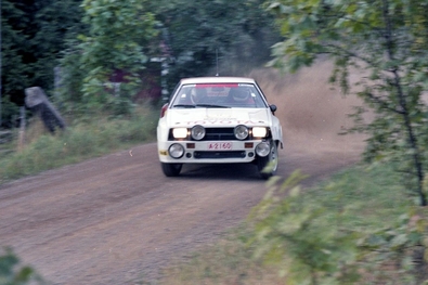 Juha Kankkunen - Staffan Pettersson
33º 1000 Lakes Rally 1983. Toyota Celica Twincam Turbo (A-2160). Clasificado 6º.
Toyota Team Europe

Del 26 al 28 de Agosto, Jyväskylä, Finlandia.
Superficie: tierra.

El Rally tenia un total de 1461.00 km de los que 472.63 km divididos en 50 tramos, eran especiales.

Se inscribieron 180 equipos, tomaron la salida 174, finalizaron 71.@
Palabras clave: ;Toyota;Celica;Grupo_B;Finlandia;1983;TCT