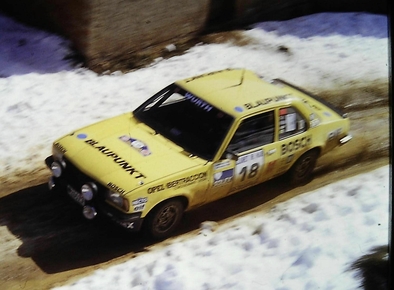 Carles Santacreu - Toni Santacreu
31º Rally Costa Brava 1983. Opel Ascona i2000 (26573). Clasificado 6º.
Escudería Catalunya

Del 18 al 20 de Febrero, Lloret de Mar, Girona, Catalunya, España.
Superficie: asfalto - tierra.

El Rally tení­a un total de 1356.5 km de los que 519.10 km divididos en 44 tramos eran especiales.

Tomaron la salida 68 equipos, finalizaron 20.

© Vicenc Llenas Pinsach
@
Palabras clave: Opel;Ascona;Costa_Brava;1983;nieve