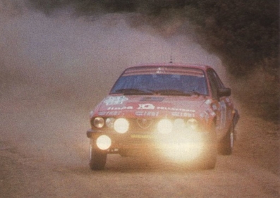 Federico Ormezzano - Claudio Berro
6º Rally Costa Esmeralda 1983. Alfa Romeo Alfetta GTV6 (MI 13324S). Clasificado 8º.

Del 23 al 26 de Marzo, Porto Cervo.
Superficie: tierra.

El Rally tenia 38 tramos cronometrados (2 de ellos fueron cancelados, SS23 y SS34).
Desconocemos de cuantos kilómetros tanto totales como cronometrados constaba la prueba.

Se inscribieron 103 equipos, finalizaron 31.@
Palabras clave: Costa_Esmeralda;1983