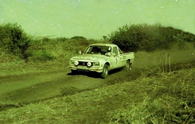 John Hellier - John Hope
31º Marlboro Safari Rally 1983. Peugeot 504 Pick-up (KUM 919). Clasificado 8º.

Del 30 de Marzo al 4 de Abril, Nairobi, Kenya, África.
Superficie: tierra.

El Rally tenia un total de 5035 km en los que 1620.95 km se encontraban 26 controles horarios.

Tomaron la salida 78 equipos, finalizaron 22.@
Palabras clave: Peugeot;Pick-up;Safari;Grupo_B;1983;Grupo_B
