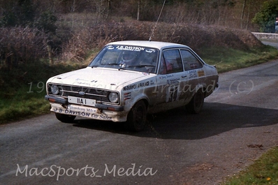 Stanley Orr - Jimmy Davison
44º Rothmans Circuit of Ireland Rally 1983. Ford Escort RS2000 (IIA 1). Clasificado 9º.

Del 1 al 5 de Abril, Belfast, Irlanda del Norte.

El Rally tenia un total de 864.82 Km cronometrados divididos en 5 etapas y 54 tramos eran especiales (2 de ellos fueron cancelados SS34 Glen Ellen de 13.26 km y SS41 Ballybuck de 17.28km).

Tomaron la salida 105 equipos, finalizaron 34.@
Palabras clave: Ford;Escort;Circuit_Ireland;Irlanda;1983