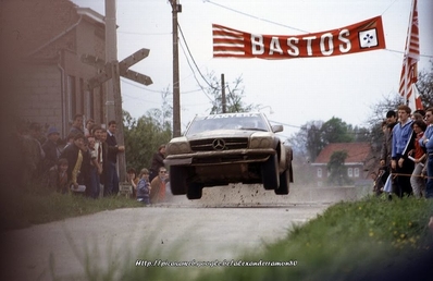 Vital Budo - Roland Bielen
12º Lotto Haspengouwrally 1983. Mercedes-Benz 500 SLC (EM-C 4969). Clasificado 12º.

Del 13 al 15 de Mayo, Landen, Bélgica.
Superficie: asfalto - tierra.

El Rally tenia un total de 413.94 km cronometrados divididos en 33 tramos especiales (uno de ellos fue cancelado SS11 Heers de 26.69 Km fue cancelado).

Tomaron la salida 123 equipos, finalizaron 52.@
Palabras clave: Mercedes_Benz;SLC;Haespengouwrally;1983;Grupo_B;