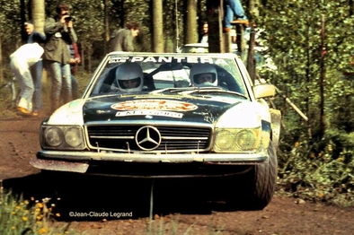 Vital Budo - Roland Bielen
12º Lotto Haspengouwrally 1983. Mercedes-Benz 500 SLC (EM-C 4969). Clasificado 12º.

Del 13 al 15 de Mayo, Landen, Bélgica.
Superficie: asfalto - tierra.

El Rally tenia un total de 413.94 km cronometrados divididos en 33 tramos especiales (uno de ellos fue cancelado SS11 Heers de 26.69 Km fue cancelado).

Tomaron la salida 123 equipos, finalizaron 52.@
Palabras clave: Mercedes_Benz;SL;Haespengouwrally;1983;Grupo_B