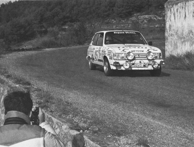 Borja Moratal - A. Mallagray
19º Rally Catalunya 1983. Talbot Samba S (M-9845-FG). Clasificado 14º.

Del 21 al 23 de Octubre, Catalunya, España.
Superficie: asfalto.

El Rally tenia un total de 356.90 km cronometrados, desconocemos en cuantos tramos especiales se dividian.

Tomaron la salida 97 equipos, finalizaron 54.
Palabras clave: ;Catalunya;1983;Talbot;Samba