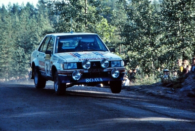 Jaakko Markula - Jorma Hakanen
33º 1000 Lakes Rally 1983. Mitsubishi Lancer 2000 Turbo (W495374). Clasificada 17º.

Del 26 al 28 de Agosto, Jyväskylä, Finlandia.
Superficie: tierra.

El Rally tenia un total de 1461.00 km de los que 472.63 km divididos en 50 tramos, eran especiales.

Se inscribieron 180 equipos, tomaron la salida 174, finalizaron 71.@
Palabras clave: Mitsubishi;Lancer;Turbo;Finlandia;1983;