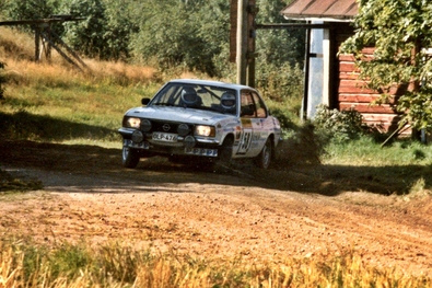 Raimo Hameenniemi - Jaakko Pikkarainen
33º 1000 Lakes Rally 1983. Opel Ascona B (OLP 476). Clasificada 20º.

Del 26 al 28 de Agosto, Jyväskylä, Finlandia.
Superficie: tierra.

El Rally tenia un total de 1461.00 km de los que 472.63 km divididos en 50 tramos, eran especiales.

Se inscribieron 180 equipos, tomaron la salida 174, finalizaron 71.@
Palabras clave: Opel;Ascona;Finlandia;1983
