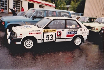 Arne Allansson - Benny Melander
33º 1000 Lakes Rally 1983. Toyota Starlet (LGZ 157). Clasificada 25º.

Del 26 al 28 de Agosto, Jyväskylä, Finlandia.
Superficie: tierra.

El Rally tenia un total de 1461.00 km de los que 472.63 km divididos en 50 tramos, eran especiales.

Se inscribieron 180 equipos, tomaron la salida 174, finalizaron 71.@
Palabras clave: Toyota;Starlet;Finlandia;1983
