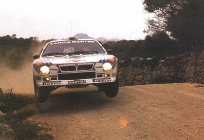 Markku Alén - Ilkka Kivimäki
6º Rally Costa Esmeralda 1983. Lancia Rally 037 (TO Y63864). Abandonó por el compresor.
Martini Racing

Del 23 al 26 de Marzo, Porto Cervo.
Superficie: tierra.

El Rally tenia 38 tramos cronometrados (2 de ellos fueron cancelados, SS23 y SS34).
Desconocemos de cuantos kilómetros tanto totales como cronometrados constaba la prueba.

Se inscribieron 103 equipos, finalizaron 31.@
Palabras clave: Markku_Alen;Lancia;Rally;Grupo_B;Costa_Esmeralda;1983