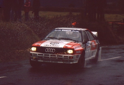 Stig Blomqvist - Björn Cederberg
21º Rothmans Manx International Rally 1983. Audi Quattro A1 (MVV 44Y). Abandonó por motor en SS45 Brandywell.

Del 14 al 17 de Septiembre, Douglas, Isla de Man.
Superficie: asfalto.

El Rally constaba de 49 tramos cronometrados (5 de ellos fueron cancelados, SS22 Eairy, SS24 St. Aarvey, SS25 Cronk, SS26 Lhen y SS27 Druidale).
Desconocemos los kilómetros tanto cronometrados como totales de la prueba.

Tomaron la salida 120 equipos, finalizaron 48.@
Palabras clave: Stig_Blomqvist;Audi;Quattro;Grupo_B;Manx;1983