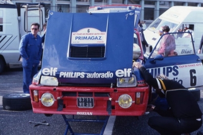 Asistencia del Equipo Philips Auto Radio en el 42º Tour de France Automobile 1983
En el Renault 5 Turbo Tour de Corse (6711 WE 38) de Bruno Saby - Françoise Sappey, abandonó por rotura de turbo en SS28 Font Belle de 21.50 km.

Del 19 al 23 Septiembre, Paris, Nice, Francia.
Superficie: asfalto.

El Rally tenia un total de 2800.00 km de los que 630.00 km divididos en 3 etapas y 32 tramos eran especiales (uno de ellos fue cancelado SS27 Col du Noyer).

Tomaron la salida 84 equipos, finalizaron 37.@
Palabras clave: Renault;Turbo;Grupo_B;Tour_France_Automobile;1983;Asistencias