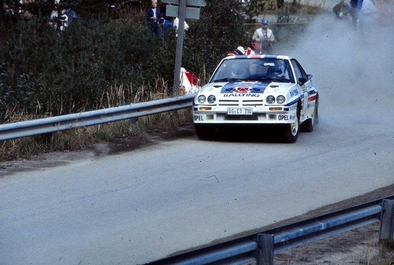 Henri Toivonen - Fred Gallagher
33º 1000 Lakes Rally 1983. Opel Manta 400 (GG-CT 310). Abandonó por daños de motor a causa de una salida de pista en SS39 Kraakkio de 10.51 Km.
Rothmans Opel Rally Team

Del 26 al 28 de Agosto, Jyväskylä, Finlandia.
Superficie: tierra.

El Rally tenia un total de 1461.00 km de los que 472.63 km divididos en 50 tramos, eran especiales.

Se inscribieron 180 equipos, tomaron la salida 174, finalizaron 71.@
Palabras clave: Henri_Toivonen;opel;manta;Finlandia;grupo_b;1983