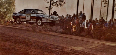 Henri Toivonen - Fred Gallagher
33º 1000 Lakes Rally 1983. Opel Manta 400 (GG-CT 310). Abandonó por daños de motor a causa de una salida de pista en SS39 Kraakkio de 10.51 Km.
Rothmans Opel Rally Team

Del 26 al 28 de Agosto, Jyväskylä, Finlandia.
Superficie: tierra.

El Rally tenia un total de 1461.00 km de los que 472.63 km divididos en 50 tramos, eran especiales.

Se inscribieron 180 equipos, tomaron la salida 174, finalizaron 71.@
Palabras clave: Henri_Toivonen;opel;manta;Finlandia;grupo_b;1983