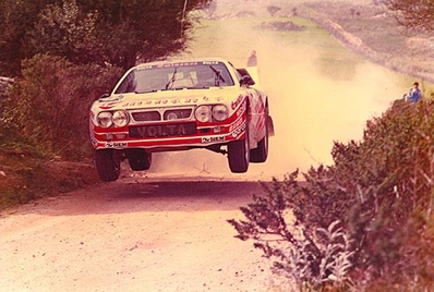 Jean-Louis Clarr - Patricia Trivero
6º Rally Costa Esmeralda 1983. Lancia Rally 037 (TO Y75887). Abandonó por accidente.
Eminence Racing Team

Del 23 al 26 de Marzo, Porto Cervo.
Superficie: tierra.

El Rally tenia 38 tramos cronometrados (2 de ellos fueron cancelados, SS23 y SS34).
Desconocemos de cuantos kilómetros tanto totales como cronometrados constaba la prueba.

Se inscribieron 103 equipos, finalizaron 31.@
Palabras clave: Lancia;Rally;Grupo_B;Costa_Esmeralda;1983