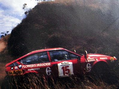Sandro Munari - Ian Street
31º Marlboro Safari Rally 1983. Alfa Romeo GTV6. Abandonó por rotura del brazo rotor en CH23.

Del 30 de Marzo al 4 de Abril, Nairobi, Kenya, África.
Superficie: tierra.

El Rally tenia un total de 5035 km en los que 1620.95 km se encontraban 26 controles horarios.

Tomaron la salida 78 equipos, finalizaron 22.@
Palabras clave: Sandro_Munari;Safari;Alfa;Romeo;GTV6;1983