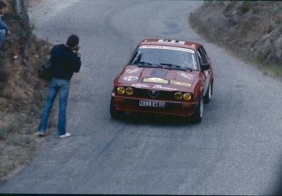 Yves Loubet - Jean-Bernard Vieu
18º Rallye International d'Antibes 1983. Alfa Romeo Alfetta GTV6 (2888 US 06). Abandonó, desconocemos el motivo.

Del 13 al 15 de Octubre, Antibes, Alpes Marítimos, Provenza-Alpes-Costa Azul, Francia.
Superficie: asfalto.

El Rallye tenia un total de 513.00 km cronometrados.
Desconocemos en cuantos tramos especiales se dividian.

Tomaron la salida 153 equipos, finalizaron 69.@
Palabras clave: Yves_Loubet;Alfa;Romeo;GTV6;Antibes;1983