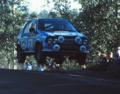 Alain Coppier - Josepha Laloz
33º 1000 Lakes Rally 1983. Citröen Visa Chrono (8568 WE 38). Abandonó en SS19 Sirkkamaki de 6.39 km, desconocemos el motivo.

Del 26 al 28 de Agosto, Jyväskylä, Finlandia.
Superficie: tierra.

El Rally tenia un total de 1461.00 km de los que 472.63 km divididos en 50 tramos eran especiales.

Se inscribieron 180 equipos, tomaron la salida 174, finalizaron 71.@
Palabras clave: Citroen;Visa;Chrono;Grupo_B;Finlandia;1983;