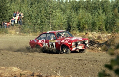 Jouko Poisti - Reijo Savolin
33º 1000 Lakes Rally 1983. Ford Escort RS 1800 MKII (XHL 666). Abandonó en SS31 Evo de 13.51 Km, desconocemos el motivo.

Del 26 al 28 de Agosto, Jyväskylä, Finlandia.
Superficie: tierra.

El Rally tenia un total de 1461.00 km de los que 472.63 km divididos en 50 tramos, eran especiales.

Se inscribieron 180 equipos, tomaron la salida 174, finalizaron 71.@
Palabras clave: Ford;Escort;RS1800;Finlandia;1983