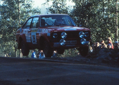 Jouko Poisti - Reijo Savolin
33º 1000 Lakes Rally 1983. Ford Escort RS 1800 MKII (XHL 666). Abandonó en SS31 Evo de 13.51 Km, desconocemos el motivo.

Del 26 al 28 de Agosto, Jyväskylä, Finlandia.
Superficie: tierra.

El Rally tenia un total de 1461.00 km de los que 472.63 km divididos en 50 tramos, eran especiales.

Se inscribieron 180 equipos, tomaron la salida 174, finalizaron 71.@
Palabras clave: Ford;Escort;RS1800;Finlandia;1983;
