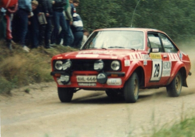 Jouko Poisti - Reijo Savolin
33º 1000 Lakes Rally 1983. Ford Escort RS 1800 MKII (XHL 666). Abandonó en SS31 Evo de 13.51 Km, desconocemos el motivo.

Del 26 al 28 de Agosto, Jyväskylä, Finlandia.
Superficie: tierra.

El Rally tenia un total de 1461.00 km de los que 472.63 km divididos en 50 tramos, eran especiales.

Se inscribieron 180 equipos, tomaron la salida 174, finalizaron 71.@
Palabras clave: Ford;Escort;RS1800;Finlandia;1983