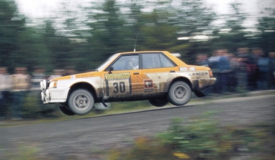 Harri Toivonen - Juha Paajanen
33º 1000 Lakes Rally 1983. Mitsubishi Lancer 2000 Turbo (GJI 9827). Abandonó por la caja de cambios en SS34 Tyrynkyla de 7.04 Km.

Del 26 al 28 de Agosto, Jyväskylä, Finlandia.
Superficie: tierra.

El Rally tenia un total de 1461.00 km de los que 472.63 km divididos en 50 tramos, eran especiales.

Se inscribieron 180 equipos, tomaron la salida 174, finalizaron 71.@
Palabras clave: Harri_Toivonen;Mitsubishi;Lancer;Turbo;Finlandia;1983