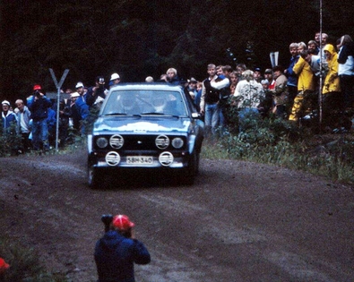 Jouni Kinnunen - Esko Hokkanen
33º 1000 Lakes Rally 1983. Ford Escort RS 1800 MKII (SBH 340). Abandonó en SS8 Pihlajakoski 1 de 12.20 km, desconocemos el motivo.

Del 26 al 28 de Agosto, Jyväskylä, Finlandia.
Superficie: tierra.

El Rally tenia un total de 1461.00 km de los que 472.63 km divididos en 50 tramos, eran especiales.

Se inscribieron 180 equipos, tomaron la salida 174, finalizaron 71.@
Palabras clave: Ford;Escort;RS1800;Finlandia;1983