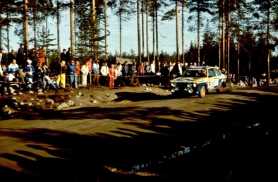 Lars Högström - Sven-Erik Andersson
33º 1000 Lakes Rally 1983. Ford Escort RS 1800 MKII (EXC 9382). Abandonó en SS23 Harju de 2.00 km, desconocemos el motivo.

Del 26 al 28 de Agosto, Jyväskylä, Finlandia.
Superficie: tierra.

El Rally tenia un total de 1461.00 km de los que 472.63 km divididos en 50 tramos, eran especiales.

Se inscribieron 180 equipos, tomaron la salida 174, finalizaron 71.@
Palabras clave: Ford;Escort;RS;Finlandia;1983