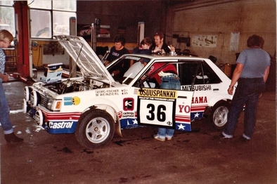 Georg Fischer - Michael Weinzierl
33º 1000 Lakes Rally 1983. Mitsubishi Lancer 2000 Turbo. Abandonó en SS3 Urria de 7.94 km, desconocemos el motivo.

Del 26 al 28 de Agosto, Jyväskylä, Finlandia.
Superficie: tierra.

El Rally tenia un total de 1461.00 km de los que 472.63 km divididos en 50 tramos, eran especiales.

Se inscribieron 180 equipos, tomaron la salida 174, finalizaron 71.@
Palabras clave: Mitsubishi;Lancer;Turbo;Finlandia;1983