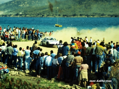 Henri Toivonen - Juha Piironen
7º Rally Costa Smeralda 1984. Porsche 911 SC RS (A974 BRX). Clasificado 1º.

Del 26 al 29 de Abril, Porto Cervo, Cerdeña, Italia.
Superficie: tierra.

El Rally constaba de 3 etapas y 43 tramos especiales (uno de ellos fue cancelado SS2 Vacciledi).

Tomaron la salida 72 equipos, finalizaron 20.

© Enzo Dalla Rosa.
@@
Palabras clave: Henri_Toivonen;Juha_Piironen;Porsche;Grupo_B;Costa_Smeralda;1984;Esmeralda