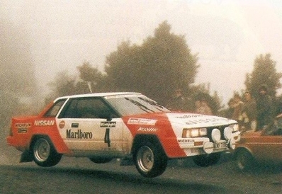 Terry Kaby - Kevin Gormley
8º Rally Corte Inglés 1984 (Canarias). Nissan 240RS. Clasificado 1º.

Foto tomada en el salto de Ariñez.

A todos dejo impresionado este piloto que según cuentan, cuando empezo a llover volò sobre el asfalto para alzarse con la victoria.
@
Palabras clave: Nissan;Grupo_B;Corte_Ingles;Canarias;1984;