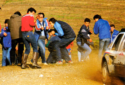 Ari Vatanen - Terry Harryman
26º Rally de Sanremo 1984. Peugeot 205 Turbo 16 (128 FBL 75). Clasificado 1º.
Peugeot Talbot Sport

Del 30 de Septiembre al 5 de Octubre, Sanremo, Liguria, Imperia, Italia.
Superficie: asfalto -tierra.

El Rally tenia un total de 2546.29 km de los que 807.69 km divididos en 56 tramos eran especiales, (2 de ellas fueron canceladas SS7 Sante Luce de 12,30 km y SS26 Chiusdino 2 de 17,41 Km).

Se inscribieron 104 equipos, tomaron la salida 100, finalizaron 35.@
Palabras clave: Peugeot;Turbo;Grupo_B;Sanremo;1984