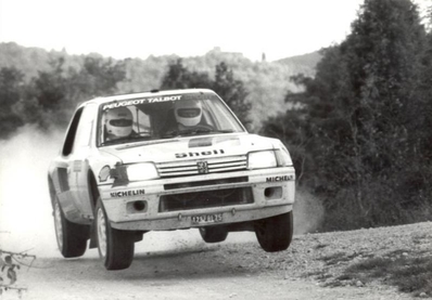 Ari Vatanen - Terry Harryman
26º Rally de Sanremo 1984. Peugeot 205 Turbo 16 (128 FBL 75). Clasificado 1º.
Peugeot Talbot Sport

Del 30 de Septiembre al 5 de Octubre, Sanremo, Liguria, Imperia, Italia.
Superficie: asfalto -tierra.

El Rally tenia un total de 2546.29 km de los que 807.69 km divididos en 56 tramos eran especiales, (2 de ellas fueron canceladas SS7 Sante Luce de 12,30 km y SS26 Chiusdino 2 de 17,41 Km).

Se inscribieron 104 equipos, tomaron la salida 100, finalizaron 35.@
Palabras clave: Peugeot;Turbo;Grupo_B;Sanremo;1984