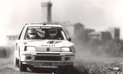 Ari Vatanen - Terry Harryman
26º Rally de Sanremo 1984. Peugeot 205 Turbo 16 (128 FBL 75). Clasificado 1º.
Peugeot Talbot Sport

Del 30 de Septiembre al 5 de Octubre, Sanremo, Liguria, Imperia, Italia.
Superficie: asfalto -tierra.

El Rally tenia un total de 2546.29 km de los que 807.69 km divididos en 56 tramos eran especiales, (2 de ellas fueron canceladas SS7 Sante Luce de 12,30 km y SS26 Chiusdino 2 de 17,41 Km).

Se inscribieron 104 equipos, tomaron la salida 100, finalizaron 35.@
Palabras clave: Peugeot;Turbo;Grupo_B;Sanremo;1984