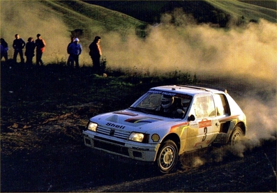 Ari Vatanen - Terry Harryman
26º Rally de Sanremo 1984. Peugeot 205 Turbo 16 (128 FBL 75). Clasificado 1º.
Peugeot Talbot Sport

Del 30 de Septiembre al 5 de Octubre, Sanremo, Liguria, Imperia, Italia.
Superficie: asfalto -tierra.

El Rally tenia un total de 2546.29 km de los que 807.69 km divididos en 56 tramos eran especiales, (2 de ellas fueron canceladas SS7 Sante Luce de 12,30 km y SS26 Chiusdino 2 de 17,41 Km).

Se inscribieron 104 equipos, tomaron la salida 100, finalizaron 35.@
Palabras clave: Peugeot;Turbo;Grupo_B;Sanremo;1984