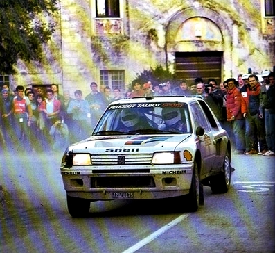 Ari Vatanen - Terry Harryman
26º Rally de Sanremo 1984. Peugeot 205 Turbo 16 (128 FBL 75). Clasificado 1º.
Peugeot Talbot Sport

Del 30 de Septiembre al 5 de Octubre, Sanremo, Liguria, Imperia, Italia.
Superficie: asfalto -tierra.

El Rally tenia un total de 2546.29 km de los que 807.69 km divididos en 56 tramos eran especiales, (2 de ellas fueron canceladas SS7 Sante Luce de 12,30 km y SS26 Chiusdino 2 de 17,41 Km).

Se inscribieron 104 equipos, tomaron la salida 100, finalizaron 35.@
Palabras clave: Peugeot;Turbo;Grupo_B;Sanremo;1984