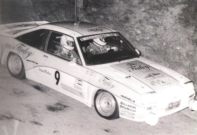 Carlos Sainz Cenamor - José Luis López Orozco
20º Rally Catalunya 1984. Opel Manta 400 (2-M-1855-P). Clasificado 2º.

El Equipo Oficial de Opel le cedió este coche sólo para este rally.
Su brillante actuación, 2º por detrás de Salvador Serviá también con Opel, y por delante de Genito Ortiz con Renault 5 Turbo, le abrió las puertas al Equipo Oficial de Renault.

Del 26 de Octubre al 28 de Octubre, Barcelona, Catalunya, España.
Superficie: asfalto.

El Rally tení­a un total de 440.65 km cronometrados.

Tomaron la salida 83 equipos, finalizaron 42.
@
Palabras clave: ;Opel;Catalunya;grupo_B;1984