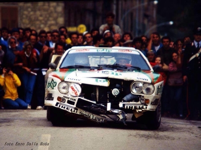 Massimo "Miki" Biasion - Tiziano Siviero
26º Rallye Sanremo 1984. Lancia Rally 037 (TO W67784). Clasificado 3º.
Jolly Club Totip

Del 30 de Septiembre al 5 de Octubre, Sanremo, Liguria, Imperia, Italia.
Superficie: asfalto -tierra.

El Rally tenia un total de 2546.29 km de los que 807.69 km divididos en 56 tramos eran especiales, (2 de ellas fueron canceladas SS7 Sante Luce de 12,30 km y SS26 Chiusdino 2 de 17,41 Km).

Se inscribieron 104 equipos, tomaron la salida 100, finalizaron 35.

© Enzo Dalla Rosa
@@
Palabras clave: ;Tiziano_Siviero;Lancia;Rally;Grupo_B;Sanremo;1984