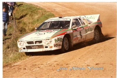 Massimo "Miki" Biasion - Tiziano Siviero
26º Rallye Sanremo 1984. Lancia Rally 037 (TO W67784). Clasificado 3º.
Jolly Club Totip

Del 30 de Septiembre al 5 de Octubre, Sanremo, Liguria, Imperia, Italia.
Superficie: asfalto -tierra.

El Rally tenia un total de 2546.29 km de los que 807.69 km divididos en 56 tramos eran especiales, (2 de ellas fueron canceladas SS7 Sante Luce de 12,30 km y SS26 Chiusdino 2 de 17,41 Km).

Se inscribieron 104 equipos, tomaron la salida 100, finalizaron 35.

© Alfredo Violetti
@@
Palabras clave: Lancia;Rally;Grupo_B;Sanremo;1984