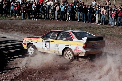 Hannu Mikkola - Arne Hertz
14º Sanyo Rally de Nueva Zelanda 1984. Audi Quattro A2 (IN-YD 29). Clasificado 3º.

Del 23 al 26 de Junio, Auckland, Nueva Zelanda.
Superficie: tierra.

El Rally tenia un total de 2626 km de los que 1044 km divididos en 45 tramos eran especiales.

Tomaron la salida 63 equipos, finalizaron 35.@
Palabras clave: ;Audi;Quattro;Grupo_B;1984