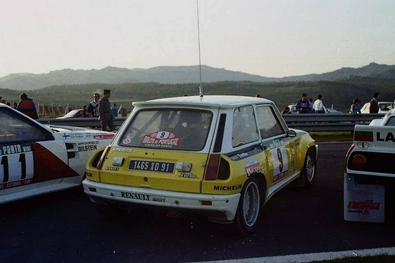 Jean Ragnotti - Pierre Thimonier
18º Rallye de Portugal - Vinho do Porto 1984. Renault 5 Turbo "Tour de Corse" (1465 XD 91). Clasificado 5º.

Del 6 al 10 de Marzo, Estoril, Portugal.
Superficie: asfalto - tierra.

El Rally tenia un total de 2400.00 km de los que 685.00 km divididos en 45 tramos eran especiales.

Tomaron la salida 70 equipos, finalizaron 20.@
Palabras clave: ;Pierre_Thimonier;Renault;Turbo;Grupo_B;Portugal;1984